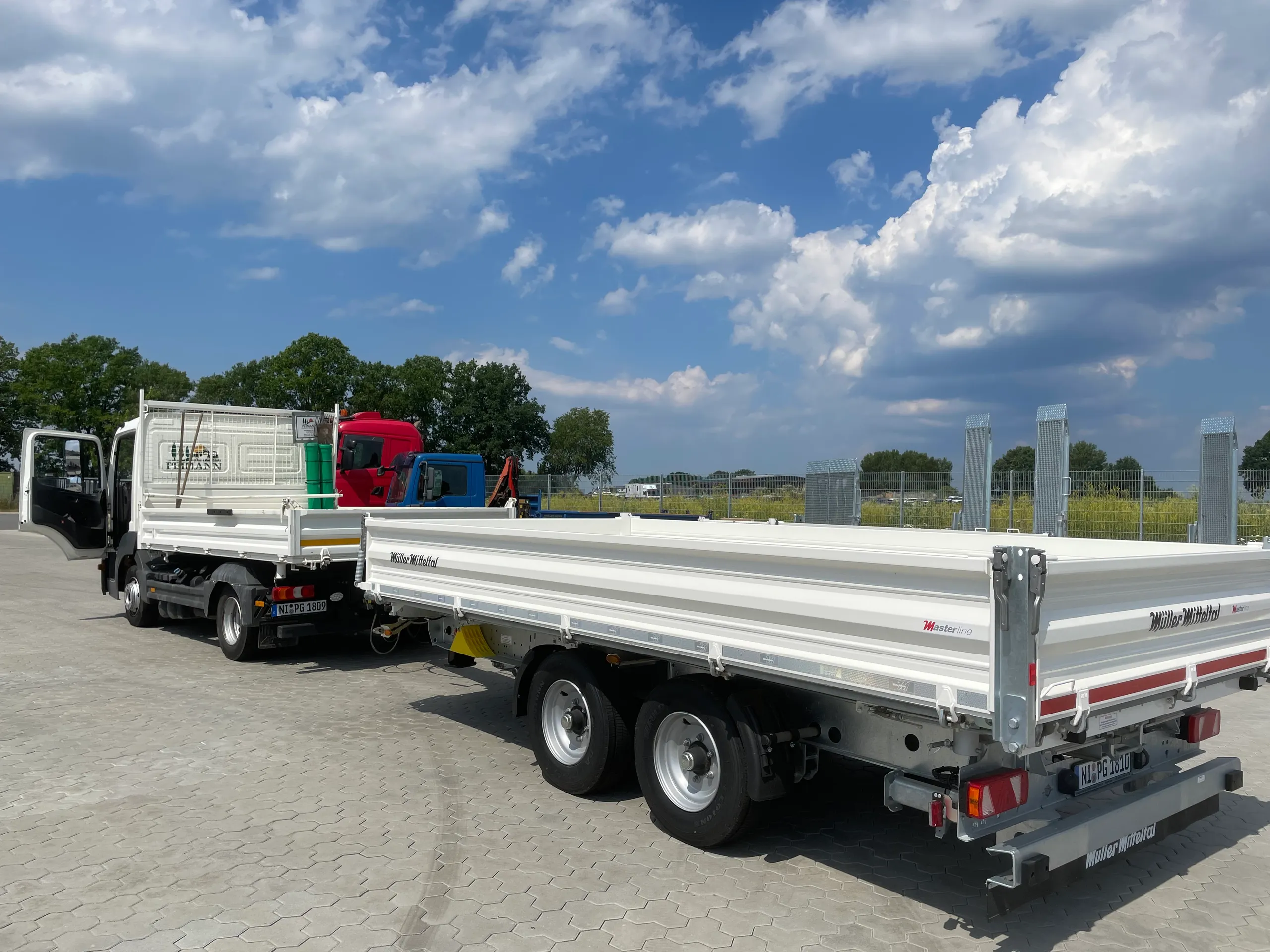 LKW mit Anhänger Ansicht 5